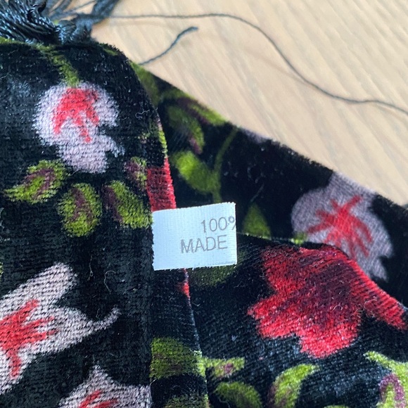 Vintage 💯 Silk Velvet Floral Scarf with Fringe - Picture 3 of 9